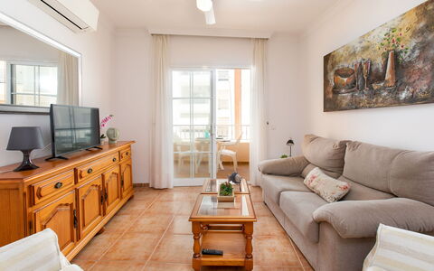 Chanquete: Møbel, Stol, Indretning, Bord, Værelse, Bejdse, Altan, Loft, Eco Hotel, Hårdttræ