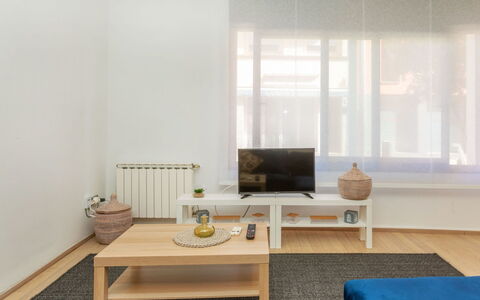 Matilde: Møbel, Stol, Indretning, Bord, Værelse, Bejdse, Altan, Loft, Eco Hotel, Hårdttræ