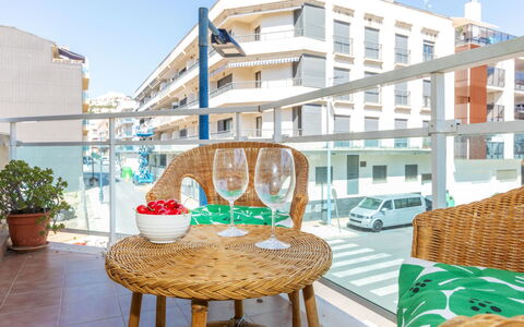 Sagredo: Møbel, Stol, Indretning, Bord, Værelse, Bejdse, Altan, Loft, Eco Hotel, Hårdttræ