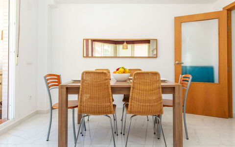 Sagredo: Møbel, Stol, Indretning, Bord, Værelse, Bejdse, Altan, Loft, Eco Hotel, Hårdttræ