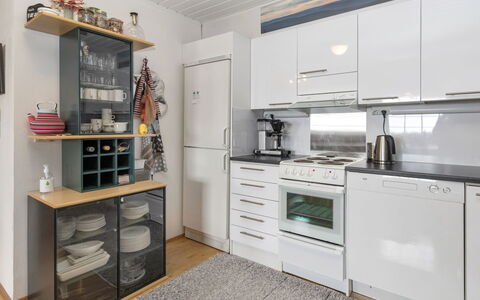 Teerenpesue D 27: Køkken Apparat, Køkken, Møbel, Countertop, Større Bandage, Gulvbelægning, Indretning, Cabinetry, Husholdningsapparat, Træ