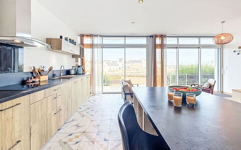 Sombreuil: Gulvbelægning, Møbel, Træ, Køkken, Countertop, Etage, Indretning, Cabinetry, Lejlighed, Trægulve