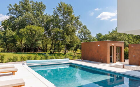 Ruma: Svømmepøl, Kompositmateriale, Have, Skygge, Udvej, Water Feature, Landscaping, Udendørs Møbler, Bejdse, Backyard