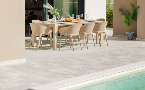 Divine: Møbel, Udendørs Møbler, Stol, Have, Bejdse, Lawn, Hårdttræ, Skygge, Backyard