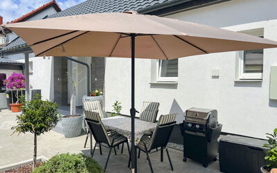 Siofok 46: Møbel, Udendørs Møbler, Stol, Have, Bejdse, Lawn, Hårdttræ, Skygge, Backyard