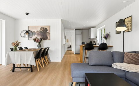 Antonie - 4.2Km from the Sea: Gulvbelægning, Indretning, Møbel, Trægulve, Etage, Træ, Loft, Stue, Couch, Hjem