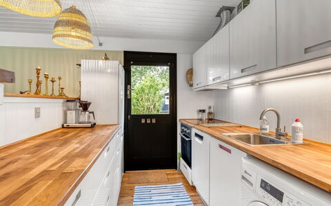 Siggi - 400M from the Sea: Gulvbelægning, Indretning, Træ, Countertop, Køkken, Etage, Loft, Køkken Apparat, Større Bandage, Møbel