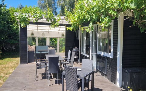 Birge - 600M from the Sea: Møbel, Skygge, Udendørs Møbler, Stol, Gård, Have, Backyard, Udendørs Bord, Udendørs Struktur, Veranda