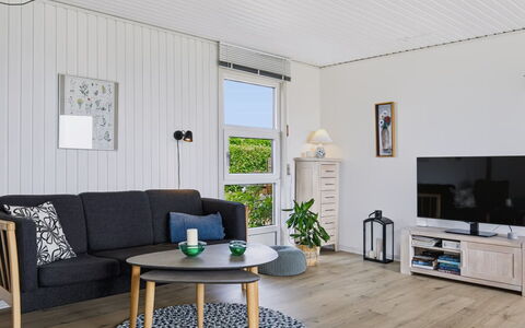 Snioulf - 800M from the Sea: Møbel, Gulvbelægning, Indretning, Etage, Træ, Stue, Couch, Trægulve, Hjem, Værelse