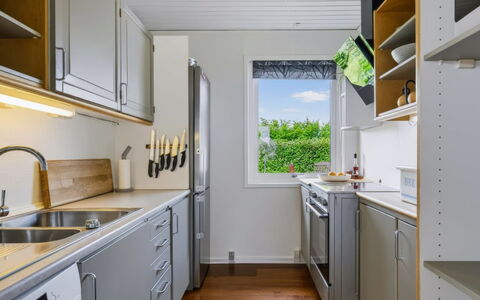 Snioulf - 800M from the Sea: Køkken, Køkken Apparat, Større Bandage, Countertop, Indretning, Træ, Gulvbelægning, Køkkenvask, Møbel, Husholdningsapparat