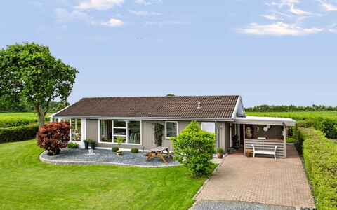 Snioulf - 800M from the Sea: Bygning, Hus, Tag, Hjem, Boligområde, Sommerhus, Estate, Stuehus, Lawn, Bunddække