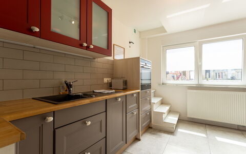 Villa Stil Genot with Terrace: Køkken, Køkken Apparat, Countertop, Cabinetry, Større Bandage, Gulvbelægning, Indretning, Væg, Træ, Loft
