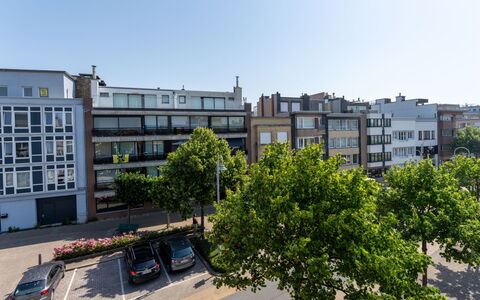 Centrally Located The Corner: Bygning, Daytime, Vindue, Lejlighed, City, Byområde, Boligområde, Kvarter, Stad, Facade