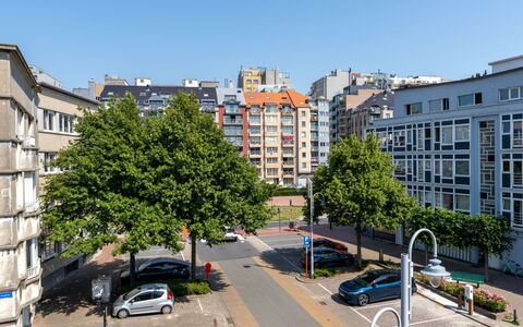 Centrally Located The Corner: Bygning, Daytime, City, Byområde, Vindue, Lejlighed, Boligområde, Stad, Hovedstadsområde, Facade