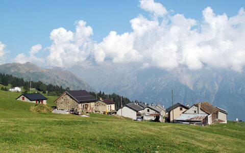 Olivone 611: Bjergrige Landskabsformer, Bjerg, Bakke, Highland, Bjergkæde, Græs-, Hill Station, Sommerhus, Landdistrikt, Dal