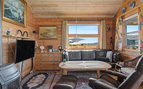 Evdokija - 50M from the Sea: Træ, Møbel, Indretning, Loft, Hjem, Stue, Etage, Bjælkehytte, Couch, Værelse