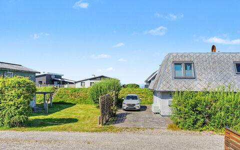 Evdokija - 50M from the Sea: Himmel, Tag, Sommerhus, Indkørsel, Parkering