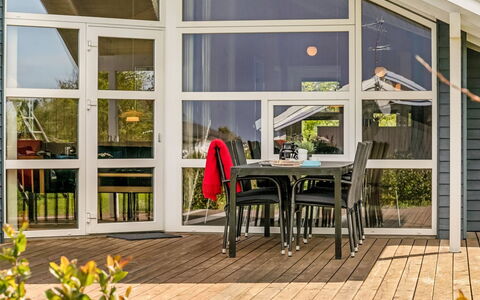Skakke - 350M to the Fjord: Dør, Veranda, Stol, Hårdttræ, Dæk, Skygge, Estate, Bejdse, Udendørs Møbler, Design