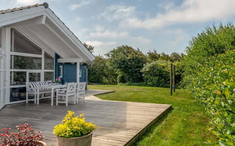 Skakke - 350M to the Fjord: Hjem, Sommerhus, Tag, Dør, Land Lot, Veranda, Have, Skygge, Sidespor, Estate