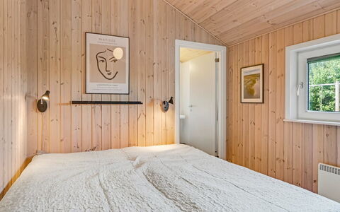 Skakke - 350M to the Fjord: Træ, Soveværelse, Seng, Sengetøj, Sengetøj, Bed Frame, Loft, Hjem, Indretning, Etage