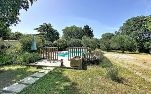Villa Piscine - Aigues-Vives: Boligområde, Lejlighed, Estate, Udvej, Mansion, Altan, Villa, Svømmepøl