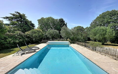 Villa Piscine - Aigues-Vives: Boligområde, Lejlighed, Estate, Udvej, Mansion, Altan, Villa, Svømmepøl
