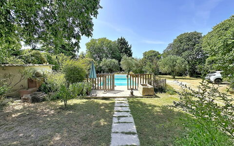 Villa Piscine - Aigues-Vives: Boligområde, Lejlighed, Estate, Udvej, Mansion, Altan, Villa, Svømmepøl