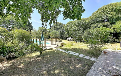 Villa Piscine - Aigues-Vives: Boligområde, Lejlighed, Estate, Udvej, Mansion, Altan, Villa, Svømmepøl