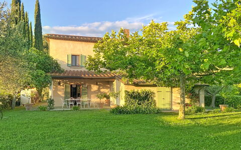 Caiarossa Tuscan Retrait: Møbel, Indretning, Gulvbelægning, Etage, Trægulve, Træ, Stol, Loft, Køkken & Spisebord, Bord