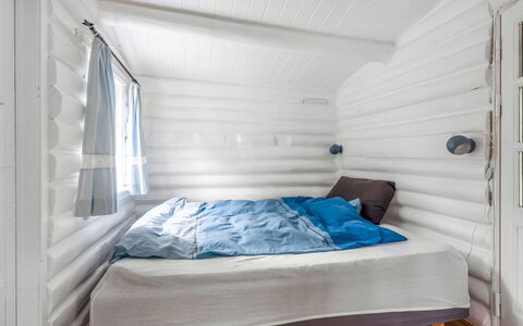 Armund - 50M from the Sea: Loft, Værelse, Sengetøj, Soveværelse, Sengetøj, Hårdttræ, Sengetøj, Seng, Design, Planke