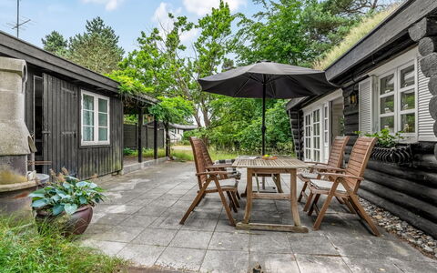 Armund - 50M from the Sea: Træ, Hus, Hjem, Busk, Sommerhus, Tag, Dør, Have, Bunddække