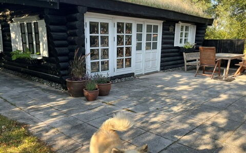 Armund - 50M from the Sea: Møbel, Sommerhus, Udendørs Møbler, Garden Bygninger, Bjælkehytte, Gård, Hårdttræ, Backyard, Sidespor, Tækning