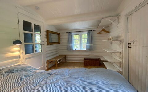 Armund - 50M from the Sea: Træ, Etage, Møbel, Indretning, Gulvbelægning, Hjem, Loft, Soveværelse, Seng, Værelse