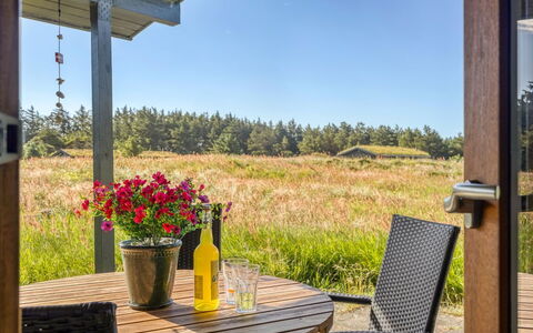 Satu - 1.5Km from the Sea: Land Lot, Veranda, Sommerhus, Prærie, Eng, Stol, Stuehus, Garden Bygninger, Farm, Eco Hotel