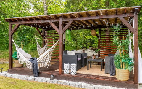 Myrra: Træ, Udendørs Møbler, Møbel, Have, Udendørs Bord, Gazebo, Backyard, Gårdhave, Udendørs Struktur, Hårdttræ