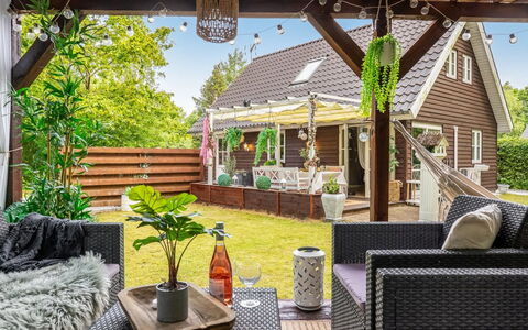 Myrra: Møbel, Træ, Udendørs Møbler, Blomsterkrukke, Stol, Have, Veranda, Hjem, Eco Hotel