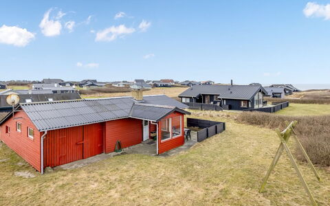 Myra - 100M from the Sea: Tag, Hus, Hjem, Sommerhus, Dør, Sidespor, Estate, Lawn, Gård, Veranda