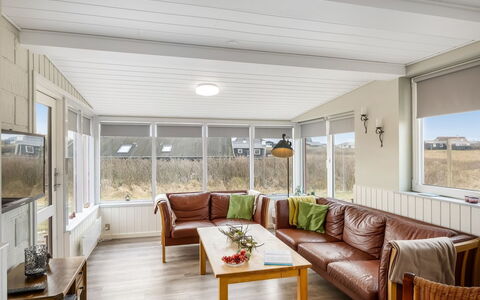 Myra - 100M from the Sea: Tag, Hus, Hjem, Sommerhus, Dør, Sidespor, Estate, Lawn, Gård, Veranda