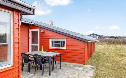 Myra - 100M from the Sea: Tag, Hus, Hjem, Sommerhus, Dør, Sidespor, Estate, Lawn, Gård, Veranda