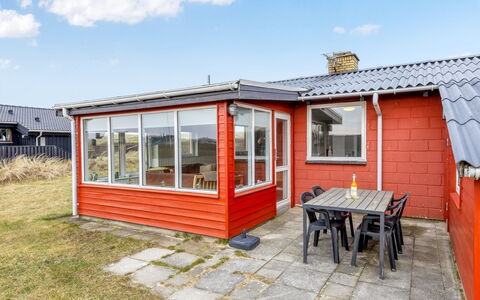 Myra - 100M from the Sea: Tag, Hus, Hjem, Sommerhus, Dør, Sidespor, Estate, Lawn, Gård, Veranda