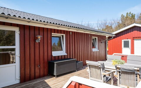 Ulfsten - 2Km from the Sea: Træ, Bejdse, Hårdttræ, Dør, Dæk, Planke, Skygge, Design, Tømmer, Sidespor