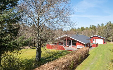 Ulfsten - 2Km from the Sea: Hus, Hjem, Sommerhus, Estate, Lawn, Stuehus, Landscaping, Have, Gård, Indkørsel
