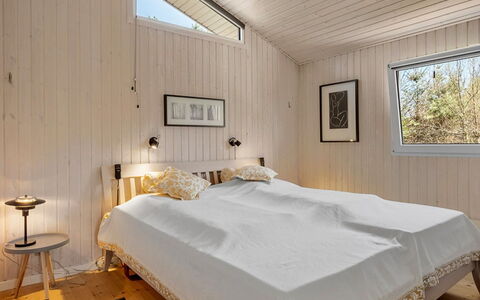 Ulfsten - 2Km from the Sea: Træ, Indretning, Gulvbelægning, Soveværelse, Loft, Etage, Seng, Værelse, Møbel, Sengetøj