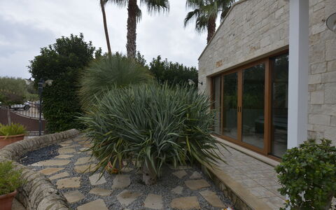 Villa Monaco: Busk, Have, Flise, Landscaping, Skygge, Beton, Cobblestone, Gård