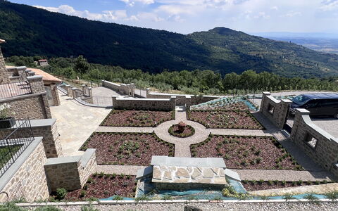 Villa Maddalena alla Guglielmesca: Landskab, Have, Estate, Landscaping, Hacienda, Villa, Gårdsplads, Fugleperspektiv
