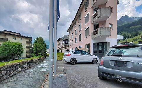 Flüela Lounge: Lejlighed, Arkitektur, Boligområde, Ejerlejlighed, Kompositmateriale, Urban Design, Altan, Blandet Brug, Skygge