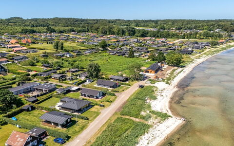 Amma - 15M from the Sea: Lejlighed, Arkitektur, Boligområde, Ejerlejlighed, Kompositmateriale, Urban Design, Altan, Blandet Brug, Skygge