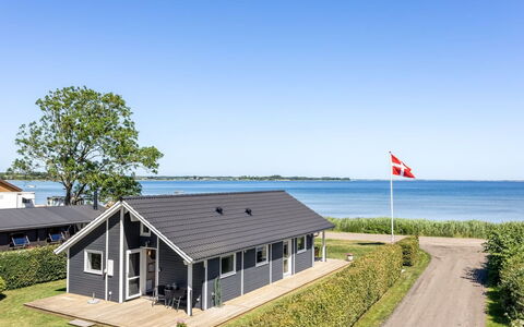 Amma - 15M from the Sea: Lejlighed, Arkitektur, Boligområde, Ejerlejlighed, Kompositmateriale, Urban Design, Altan, Blandet Brug, Skygge