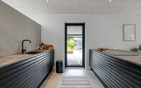 Nitis - 300M to the Fjord: Træ, Gulvbelægning, Etage, Køkken, Countertop, Loft, Flise, Trægulve, Hårdttræ, Naturmateriale