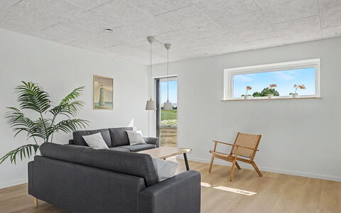 Iolani - 2.2Km from the Sea: Væg, Loft, Gulvbelægning, Etage, Indretning, Værelse, Gips, Trægulve, Lysarmatur
